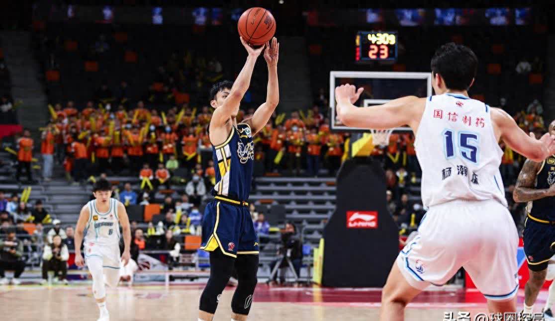 包含青岛队备战关键比赛，士气高昂备战的词条